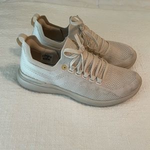 APL TECHLOOM BREEZE sneakers